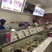 Das Foto wurde bei Baskin-Robbins von Jessy am 12/13/2017 aufgenommen