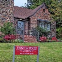 Foto tirada no(a) Clinton House Museum por Hilary P. em 10/13/2016