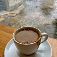 Foto tomada en Caribou Coffee  por Şükran Z. el 10/9/2023