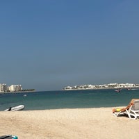 Photo taken at Dubai Marine Beach Resort &amp;amp; Spa by Sûhail on 12/2/2023
