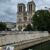 Photo taken at Église Notre-Dame de l&amp;#39;Espérance by 𝓢 on 7/7/2022