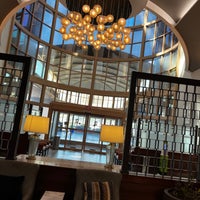 Foto diambil di Embassy Suites by Hilton oleh Rick M. pada 5/1/2022