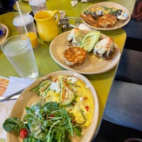 Photo taken at Snooze, an A.M. Eatery by Dalia H. on 12/4/2021