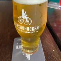 Photo taken at Puddlers Kitchen &amp;amp; Tap by Conshohocken Brewing Co. by Stephen F. on 8/4/2021