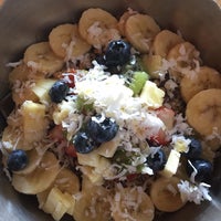 3/10/2018 tarihinde Monica M.ziyaretçi tarafından Vitality Bowls: Superfood Cafe'de çekilen fotoğraf