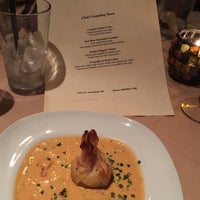 Das Foto wurde bei Razz&amp;#39;s Restaurant &amp;amp; Bar von Sulena R. am 11/7/2015 aufgenommen