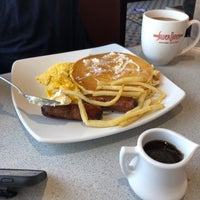 Photo taken at Silver Diner by Sulena R. on 11/7/2020