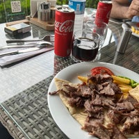 Foto diambil di Yeşiloğlu Restaurant oleh 💫emre pada 6/13/2022