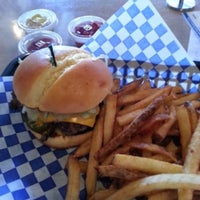 Снимок сделан в Boardwalk Fresh Burgers and Fries пользователем Bill C. 2/26/2017