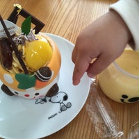 Photo taken at Patisserie SNOW MAN by り on 12/21/2021
