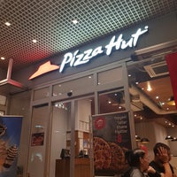 Photo taken at Pizza Hut by Yalçın G. on 9/1/2017