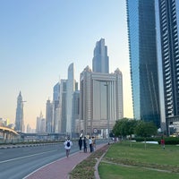 Foto tirada no(a) Crowne Plaza Dubai por TURKI .. em 4/17/2024