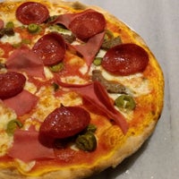 9/21/2017 tarihinde Pizzeria Peraziyaretçi tarafından Pizzeria Pera'de çekilen fotoğraf