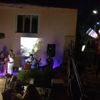 Das Foto wurde bei Art Cafe von Eten C. am 8/29/2015 aufgenommen