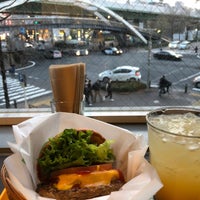 Photo taken at Freshness Burger by おざきゅう on 3/30/2022
