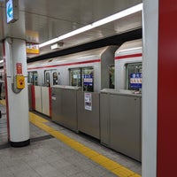Photo taken at Marunouchi Line Akasaka-mitsuke Station (M13) by C6H1O9 on 11/8/2022