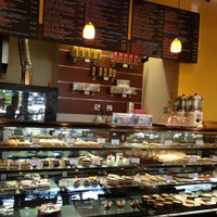 4/16/2013에 Volkan O.님이 Olympus Caffé &amp;amp; Bakery에서 찍은 사진