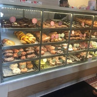 Photo taken at Stan&amp;#39;s Donuts &amp;amp; Coffee by Abril V. on 3/6/2016