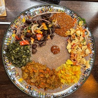 Foto diambil di Enat Ethiopian Restaurant oleh Mia G. pada 1/5/2022