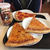 3/11/2017 tarihinde Tracy S.ziyaretçi tarafından VI Pizza'de çekilen fotoğraf