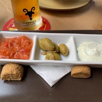 Foto scattata a Kastro Cretan Cuisine da Eriphyle B. il 8/18/2019