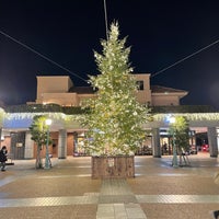 Photo taken at Den-en-chōfu Station by sarara y. on 12/18/2023