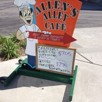 Foto tirada no(a) Allen&amp;#39;s Alley Cafe por G B. em 3/29/2015