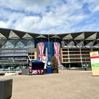 Photo taken at Ascot Racecourse by じか せ. on 7/6/2023