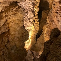 Das Foto wurde bei Szemlő-hegyi-barlang von ✈️🐴Szonja💖🥢 am 6/13/2022 aufgenommen