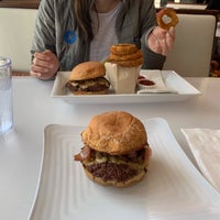 Photo taken at Burger Lounge by David P. on 4/25/2019