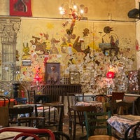 2/13/2022 tarihinde Edit B.ziyaretçi tarafından Csendes Vintage Bar &amp;amp; Cafe'de çekilen fotoğraf