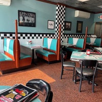 Foto scattata a Krisch&amp;#39;s Restaurant &amp;amp; Ice Cream Parlour da Mari S. il 6/6/2023
