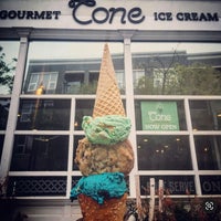 3/18/2022 tarihinde Cone Gourmet Ice Creamziyaretçi tarafından Cone Gourmet Ice Cream'de çekilen fotoğraf