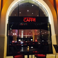 Das Foto wurde bei Emporio Armani Café- The Pearl Qatar von Nadia e. am 3/1/2017 aufgenommen