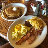 Photo taken at Cracker Barrel Old Country Store by Almi on 8/15/2018