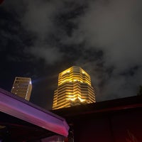 1/27/2024 tarihinde Cotton C.ziyaretçi tarafından Canopy Rooftop Bar &amp;amp; Lounge'de çekilen fotoğraf