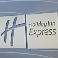 Foto scattata a Holiday Inn Express &amp;amp; Suites Boston - Cambridge da Nyphoon il 5/1/2016