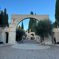 Foto diambil di Vittoriale degli Italiani oleh Nyphoon pada 9/24/2023