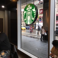 Photo taken at Starbucks by Nyphoon on 9/10/2018