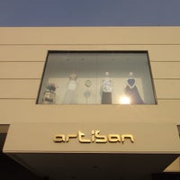 รูปภาพถ่ายที่ Artisan Boutique โดย Srirezki M. เมื่อ 9/13/2013