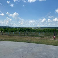 Foto diambil di Lakeridge Winery &amp;amp; Vineyards oleh Jefferson C. pada 5/15/2022