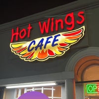 Foto scattata a Hot Wings Cafe (Melrose) da Ⓜ️ il 8/9/2023