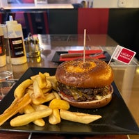 Photo taken at Lucky 7 Burgers &amp;amp; More by Ml0k➿ on 12/8/2023