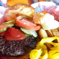 10/3/2016 tarihinde Michael O.ziyaretçi tarafından Fuddruckers'de çekilen fotoğraf