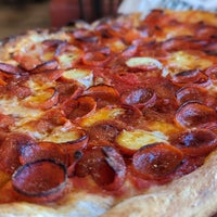Foto tirada no(a) Providence Coal Fired Pizza por Michael O. em 5/26/2023