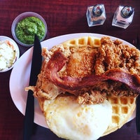 Das Foto wurde bei Butter And Zeus Waffle Sandwiches von Bella Y. am 11/7/2015 aufgenommen