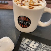 Photo taken at Tully&amp;#39;s Coffee by hirary 2. on 12/4/2022