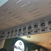 Photo taken at Mōma’s Bubble Tea Bar by Yada P. on 10/9/2018