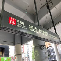 Photo taken at Toritsu-daigaku Station (TY06) by あまじろー on 6/18/2023