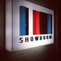 รูปภาพถ่ายที่ Showroom โดย Efi P. เมื่อ 10/2/2012
